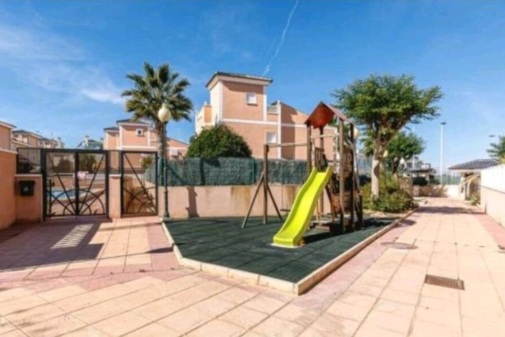 Bungalow Adaptado, Terraza Muy Grande Y Soleada. Gran Alacant Eksteriør bilde